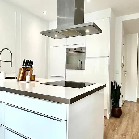 Lejlighed New Stylish 1 Bedroom W/ 2 Balconies In Centrum *