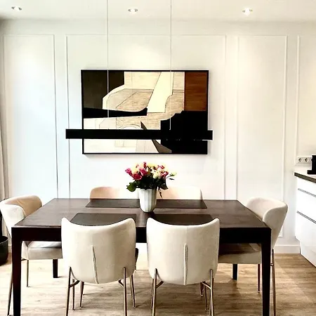 New Stylish 1 Bedroom Apt W/ 2 Balconies In Centrum Amsterdam