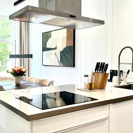 New Stylish 1 Bedroom Apt W/ 2 Balconies In Centrum Amsterdam