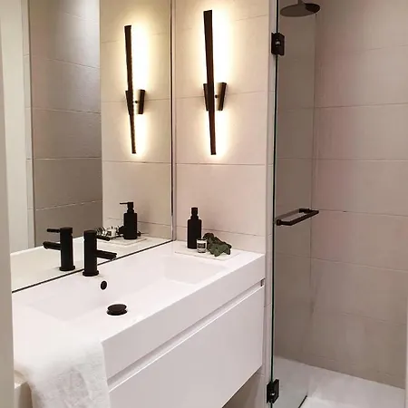 New Stylish 1 Bedroom W/ 2 Balconies In Centrum 公寓