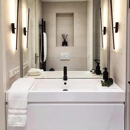 New Stylish 1 Bedroom W/ 2 Balconies In Centrum 公寓